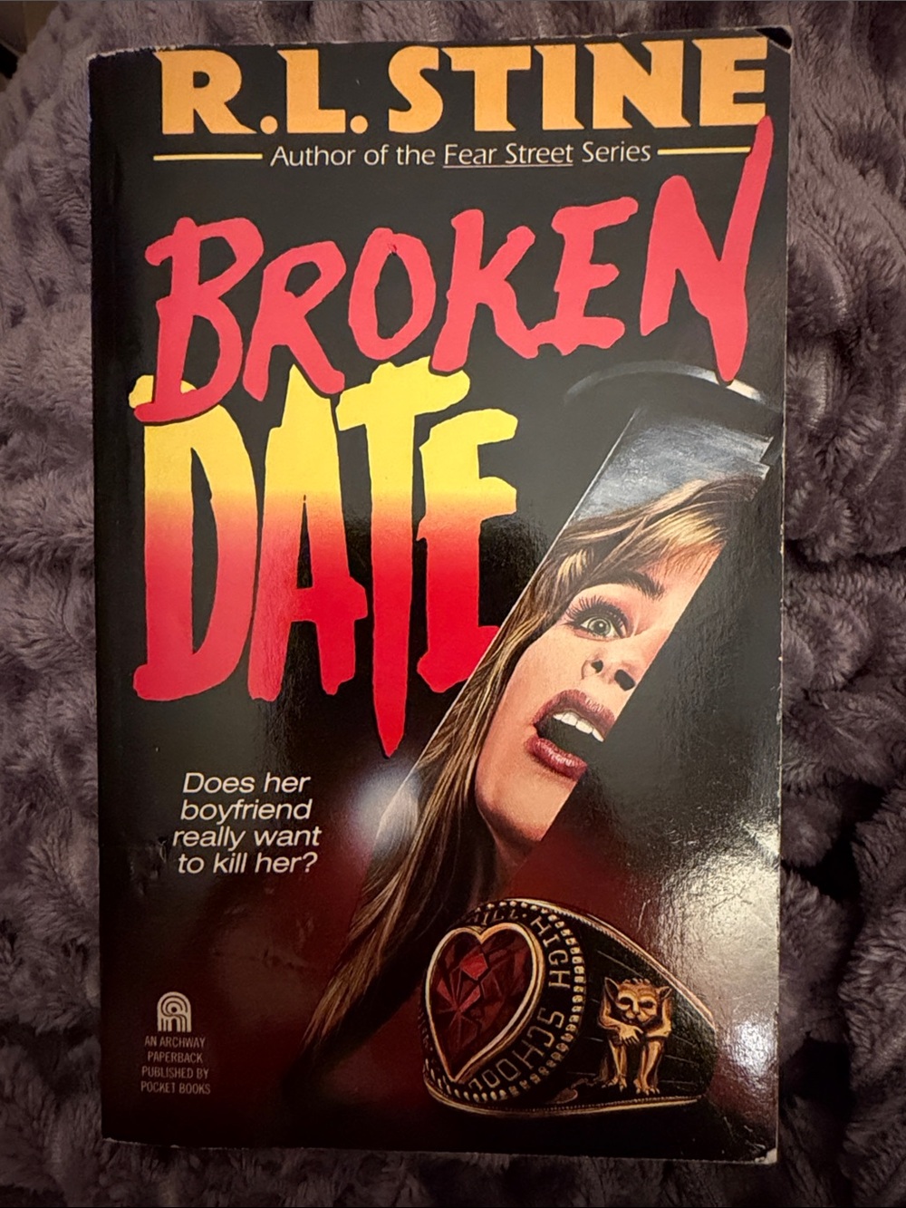 Vintage Y2K “Broken Date” Paperback by: R.L. Stine